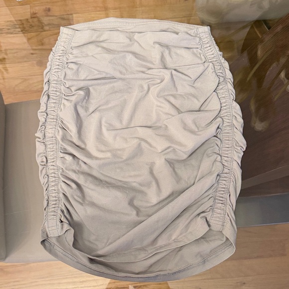 TNA Light Gray Ruched Skirt Set - Picture 2 of 5